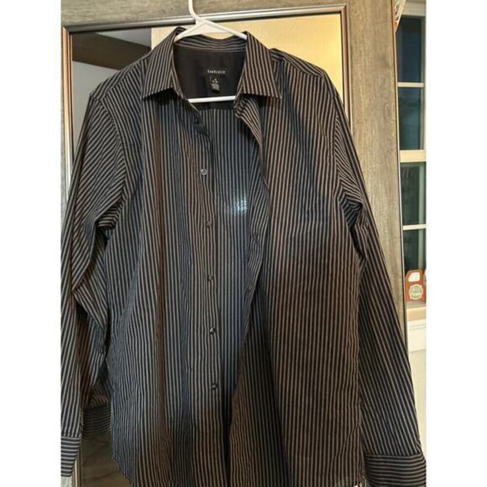 Men’s Van Heusen button up‎ shirt